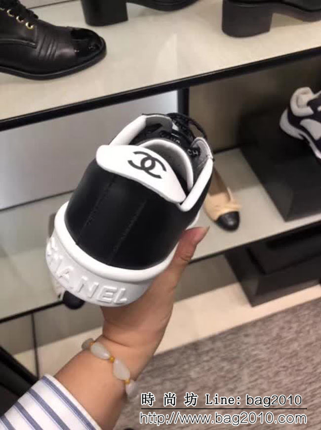 CHANEL香奈兒 18爆款 小香家子母logo 牛皮小白鞋 QZS1051